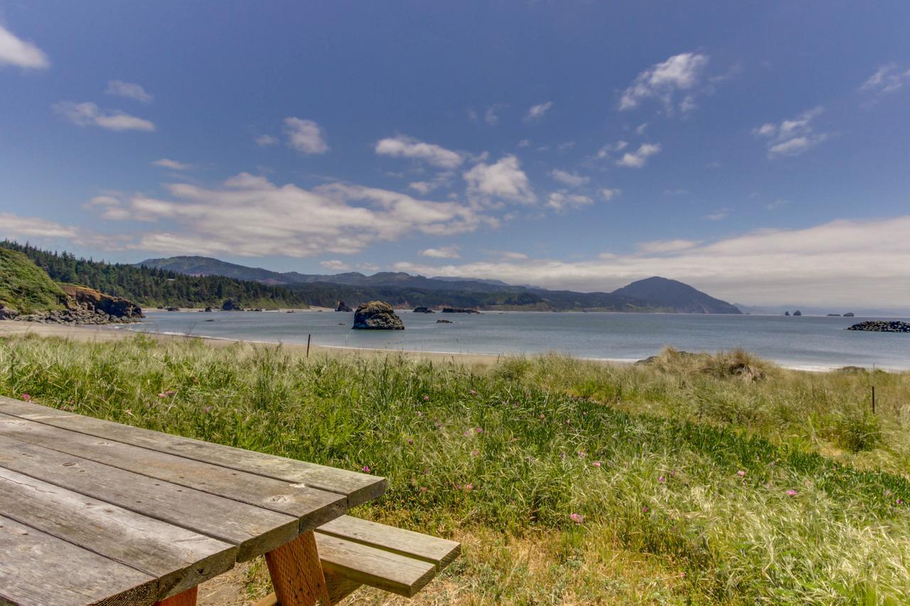 Whimsy By The Sea Villa Port Orford Exterior photo